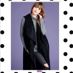 💼🌸🐝 Long Black Waterfall Faux Fur Vest🥰 see ⬇️